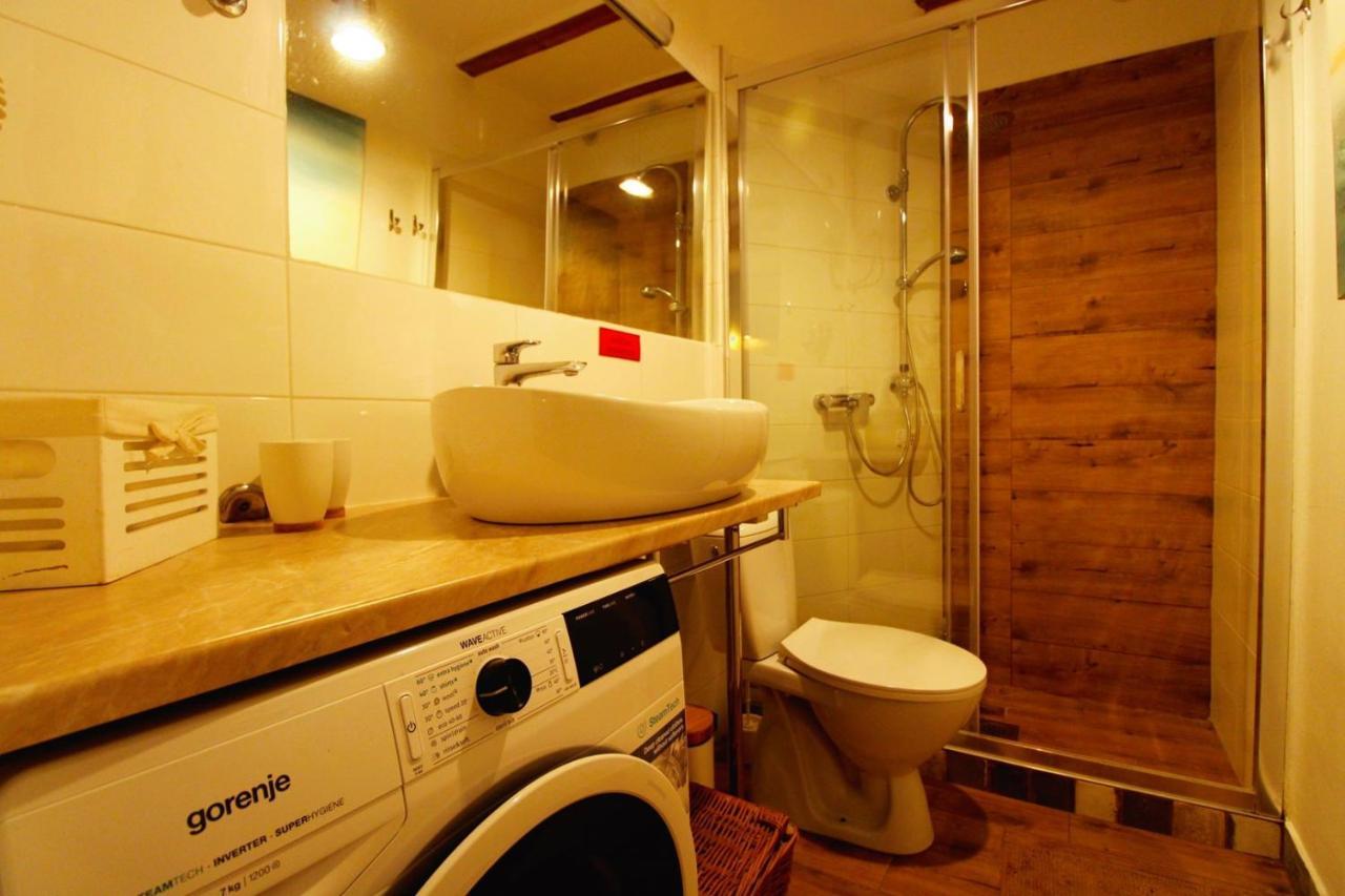 Korzo Rooms & Apartments Vis Kültér fotó