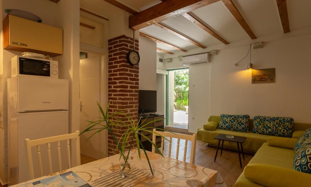 Korzo Rooms & Apartments Vis Kültér fotó