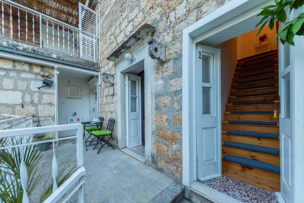 Korzo Rooms & Apartments Vis Kültér fotó